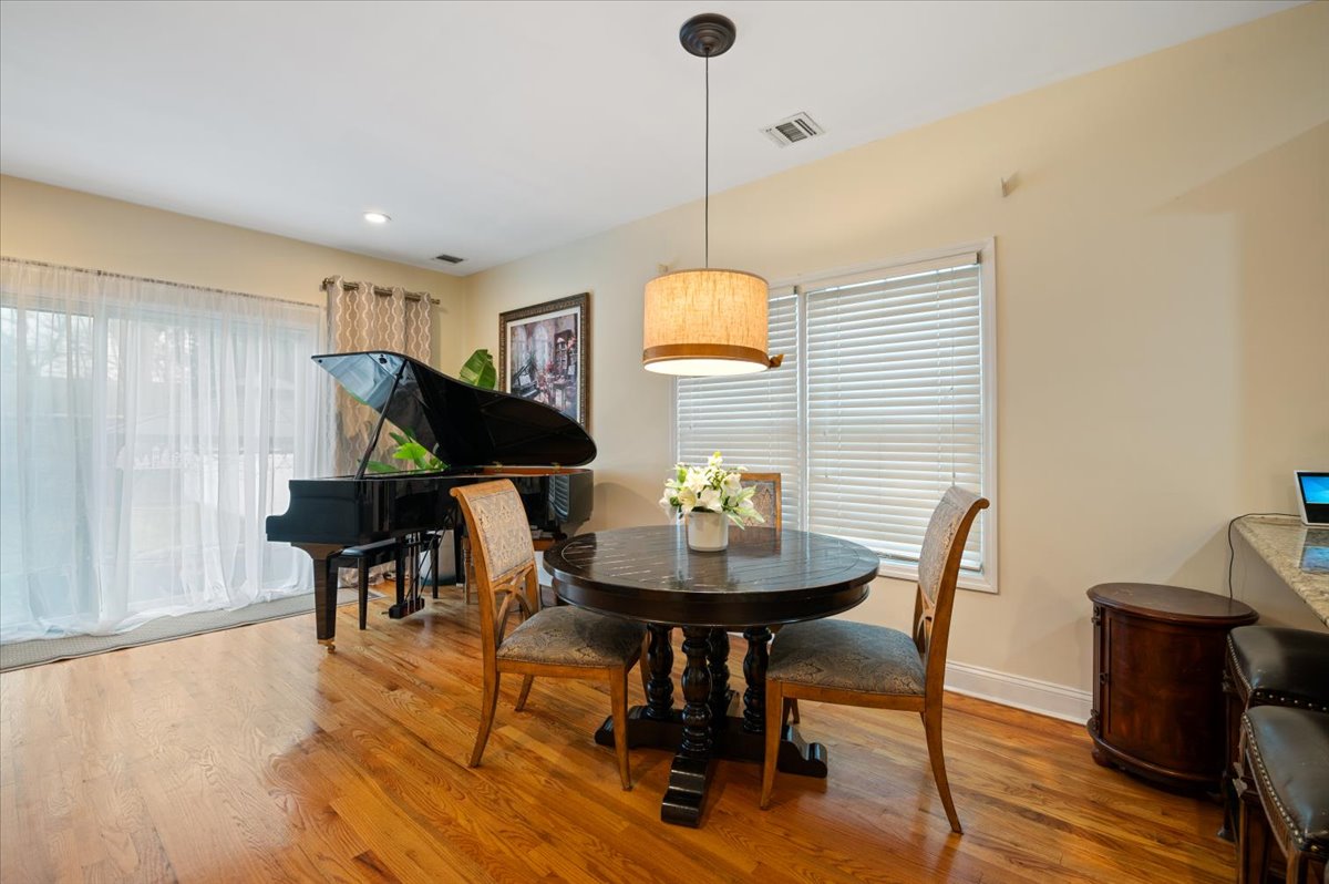 11-780_1570 11-780_1570