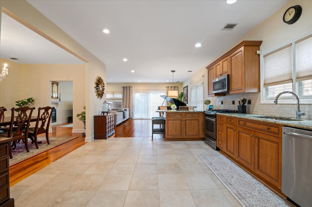 18-780_1605 18-780_1605